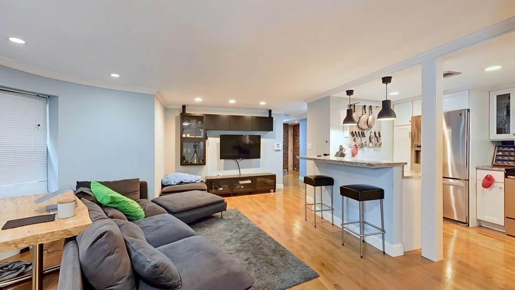 78 Gainsborough St - Photo 1