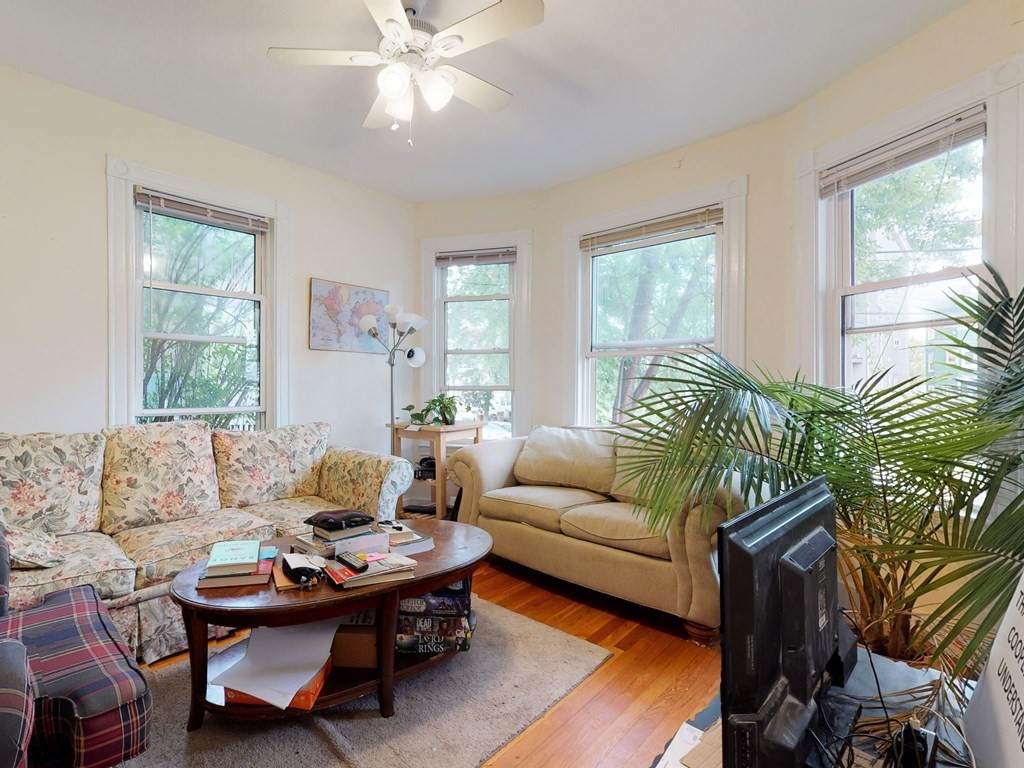 71 Raymond Ave - Photo 1