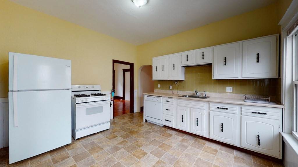 320 Highlandave - Photo 1