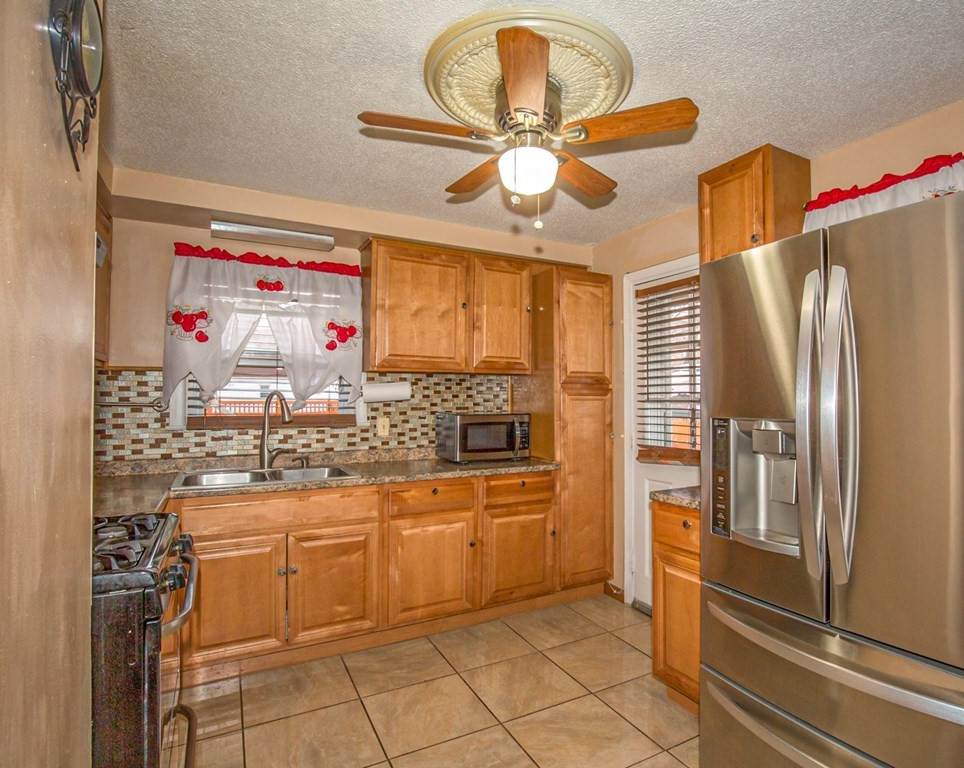 253 Pheland St - Photo 1