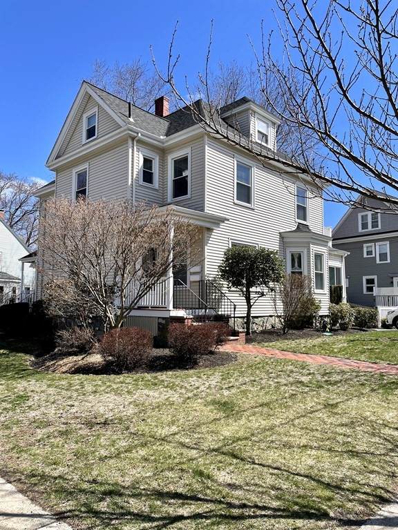 55 Russell St - Photo 1