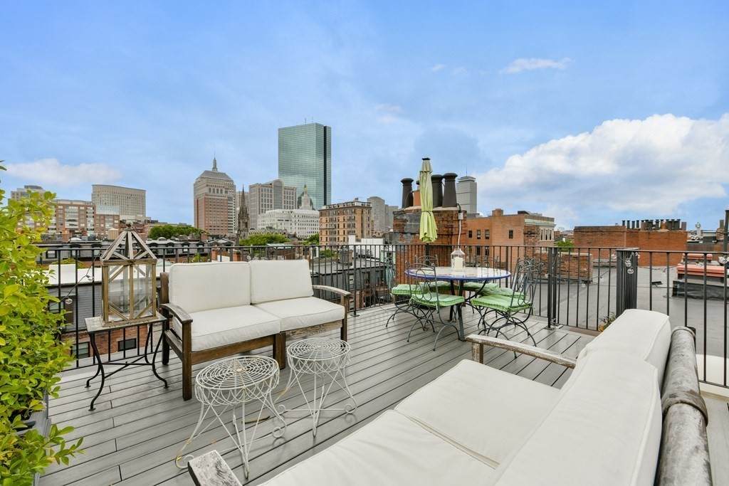 129 Beacon - Photo 1