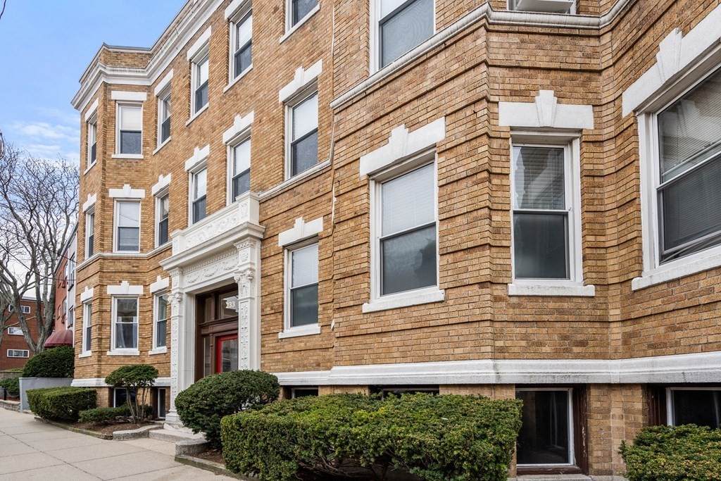 233 Kelton St - Photo 1