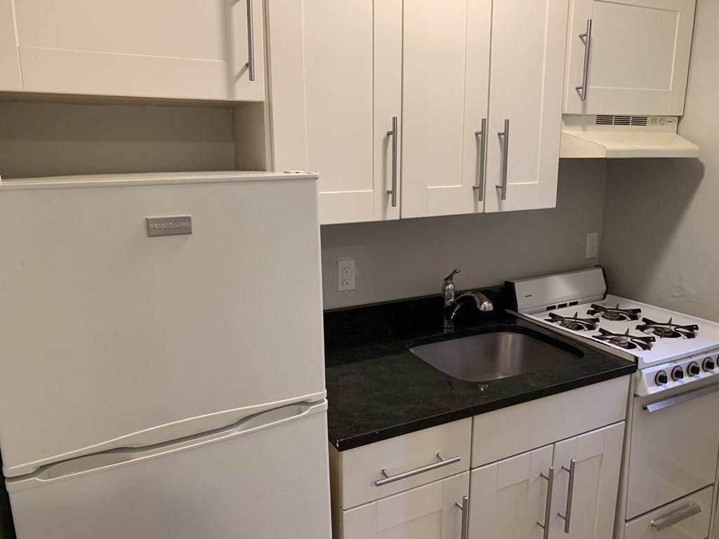 63 Burbank St - Photo 1