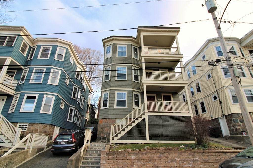 83 Jamaica St - Photo 1