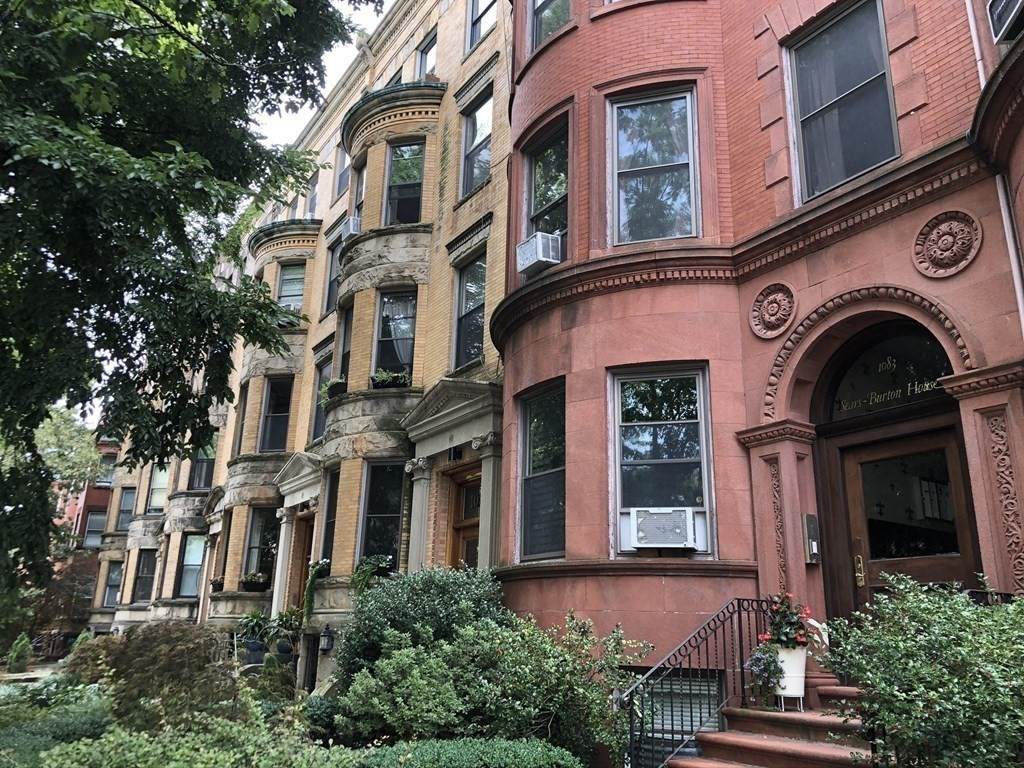 1083 Beacon St - Photo 1