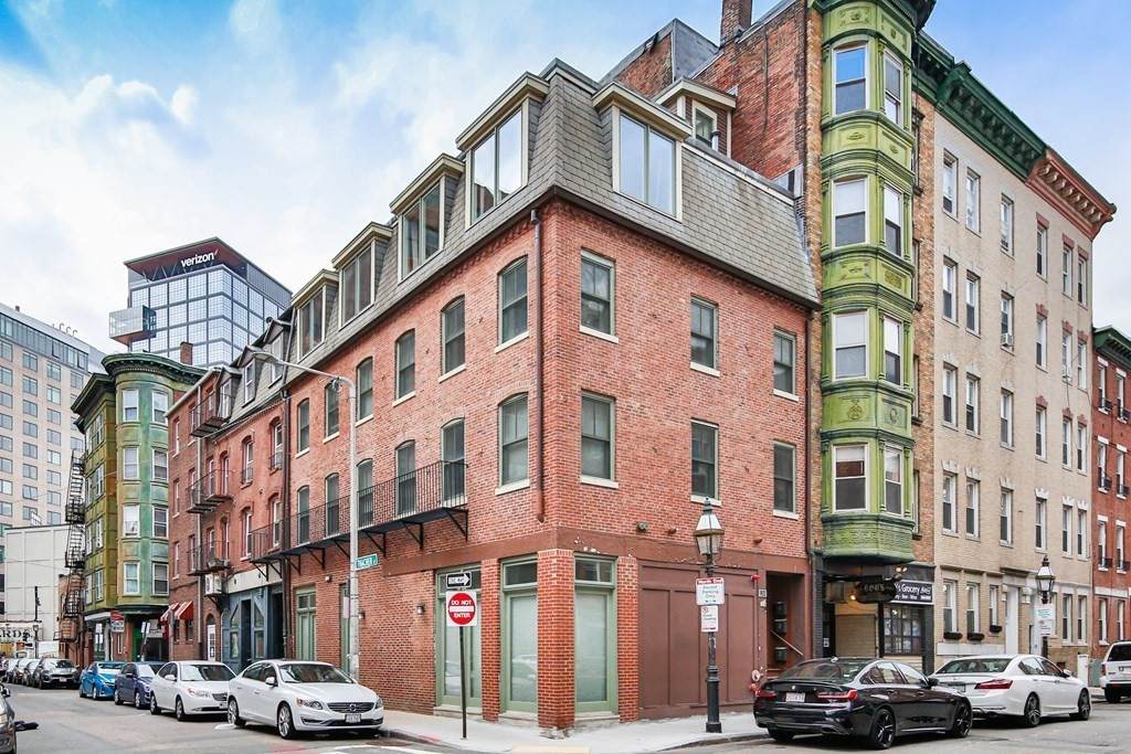158 Endicott St - Photo 1