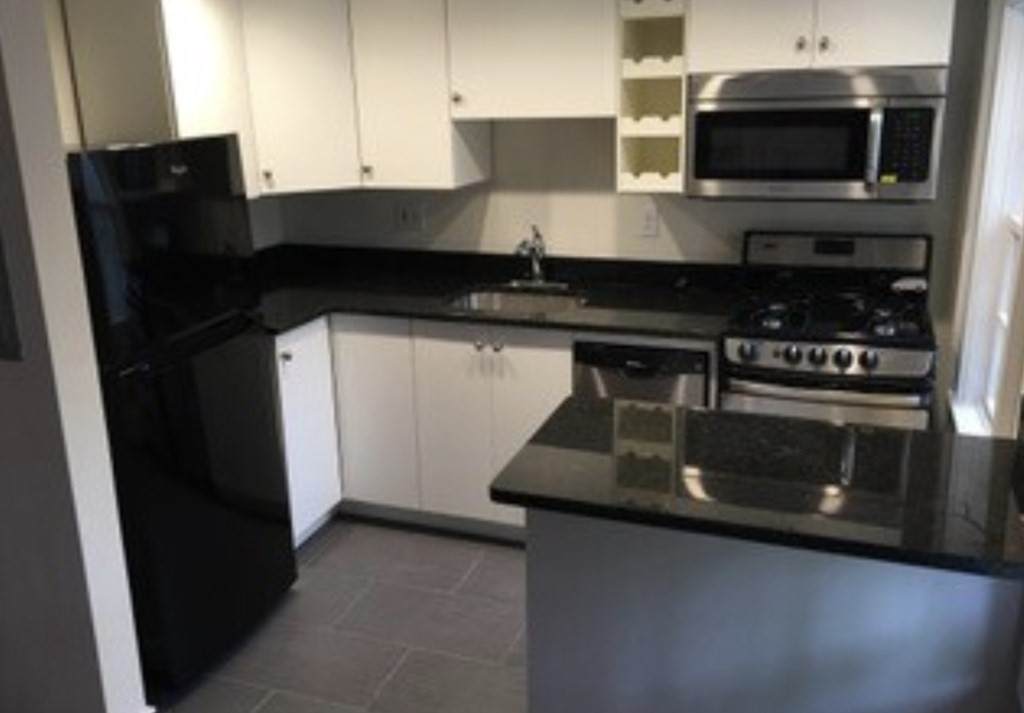 44 Melrose - Photo 1