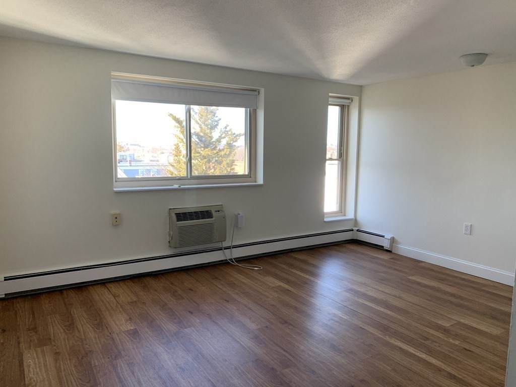 270 Highland Ave - Photo 1