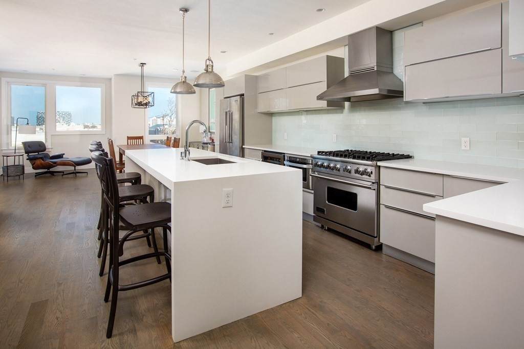 405 W 1St St - Photo 1