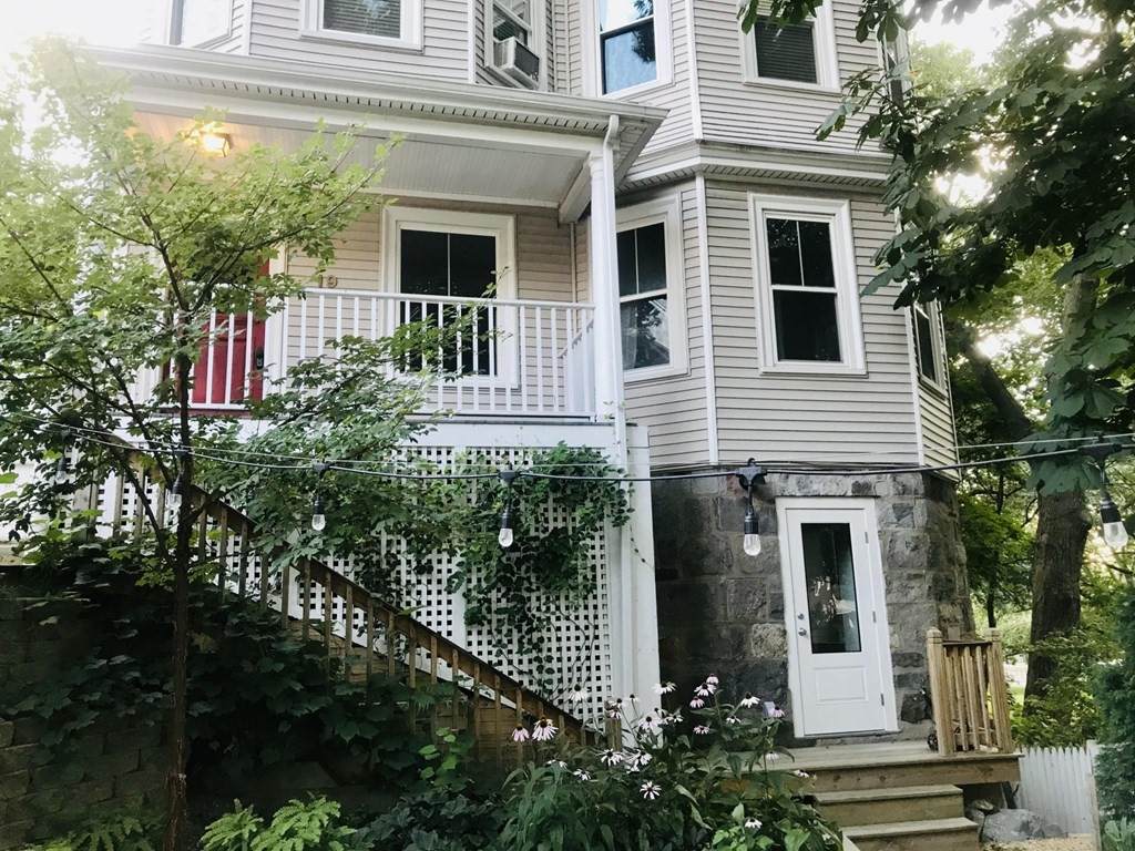 19 Eliot Cres - Photo 1