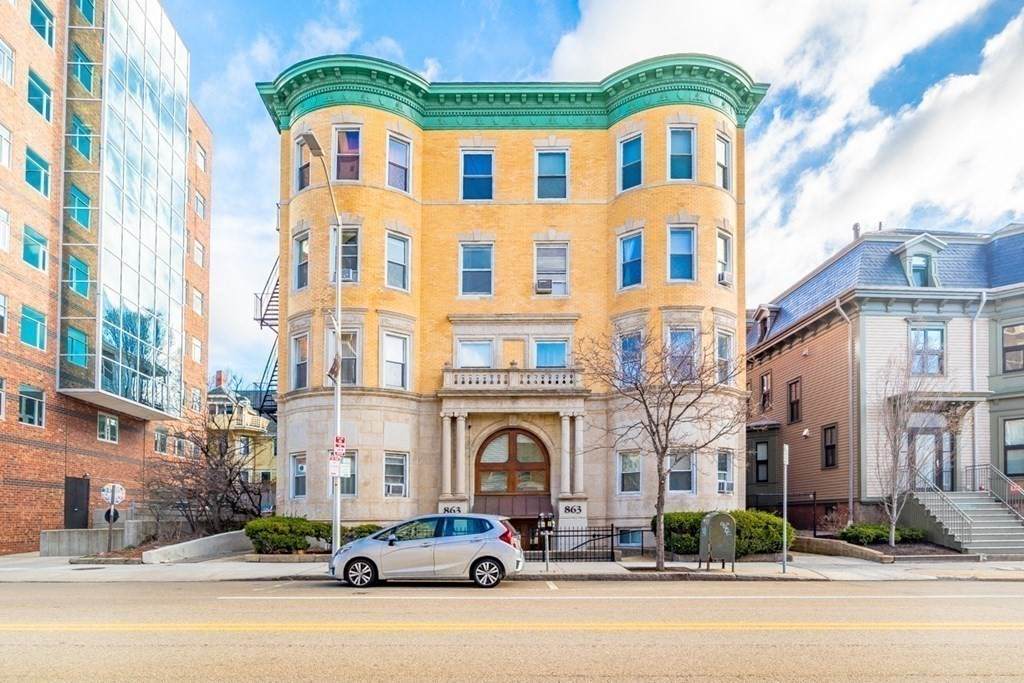 863 Massachusetts Ave - Photo 1