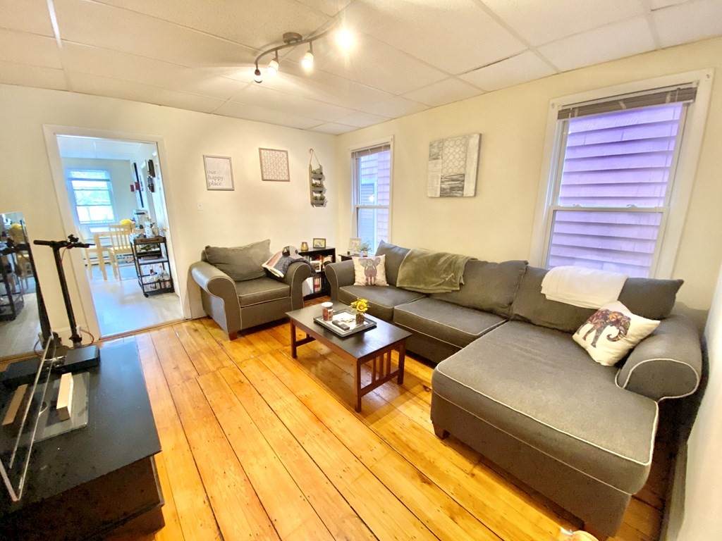 496 Sumner - Photo 1