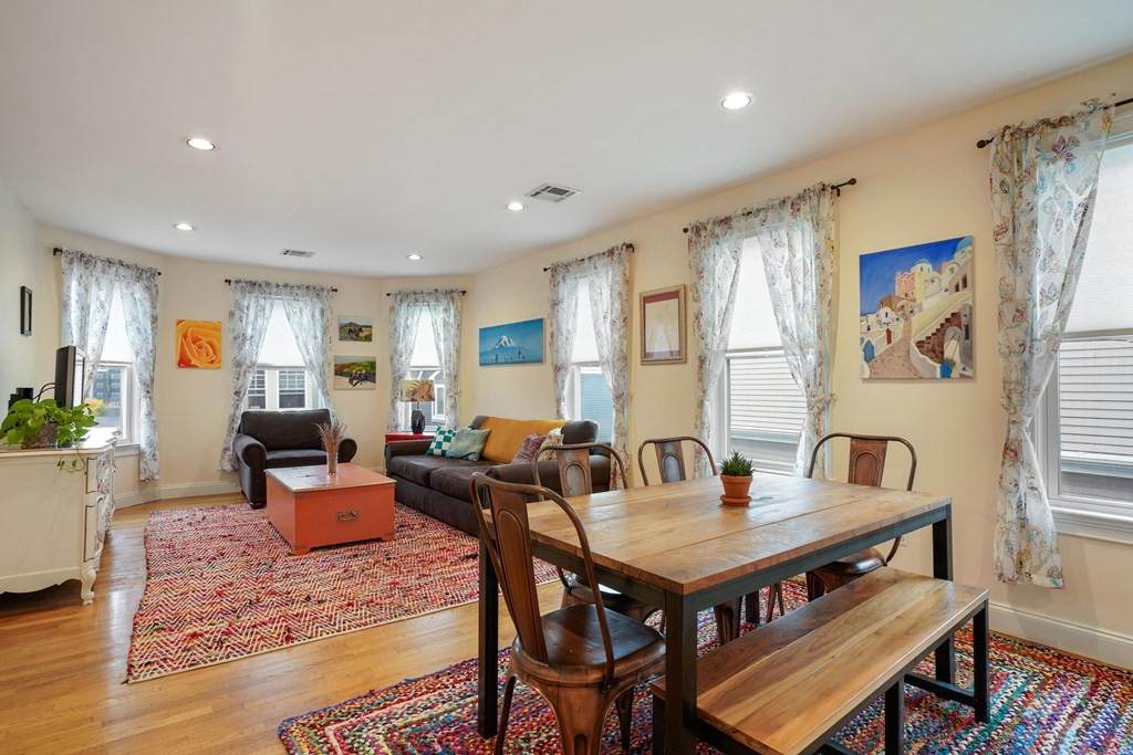 40 Middle St - Photo 1