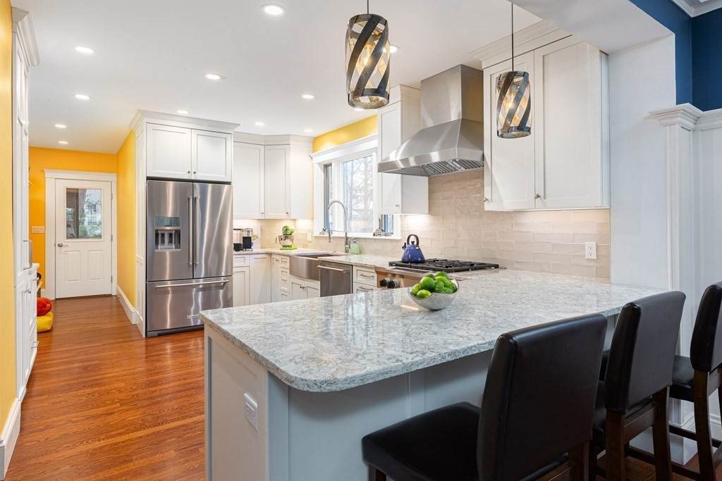 10 Pine St - Photo 1