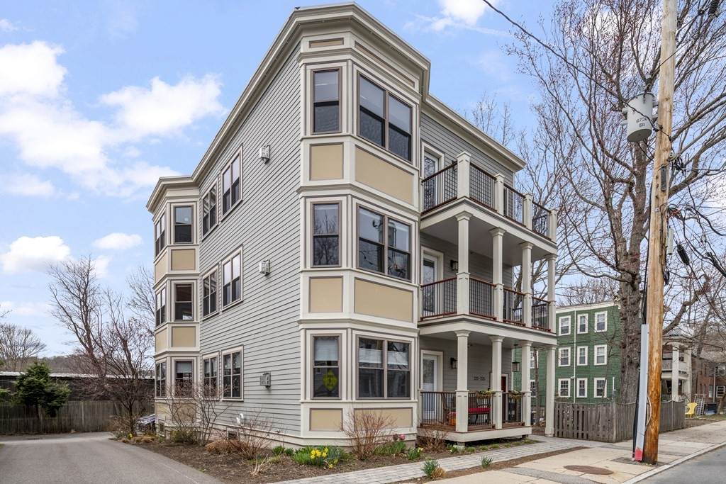 221 Wachusett St - Photo 1