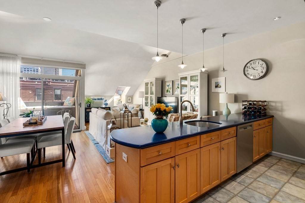 145 Saint Botolph - Photo 1