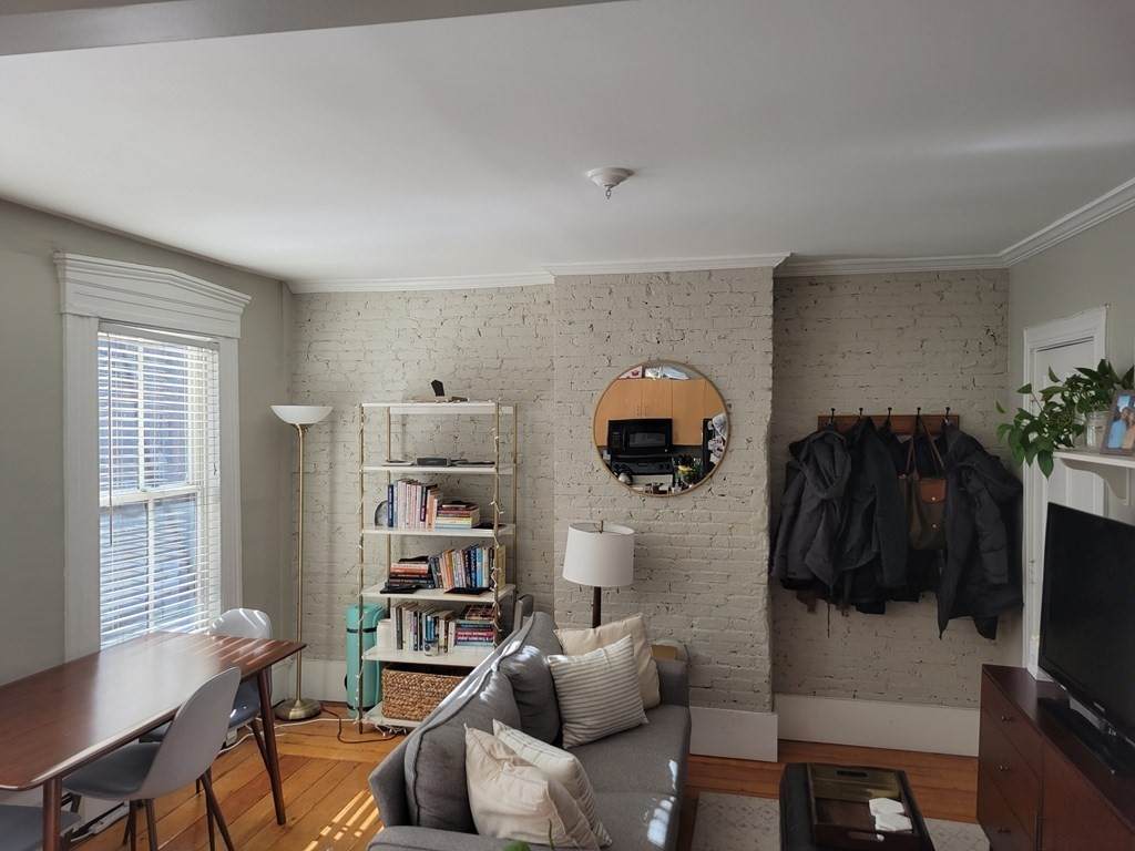 201 W Springfield St - Photo 1