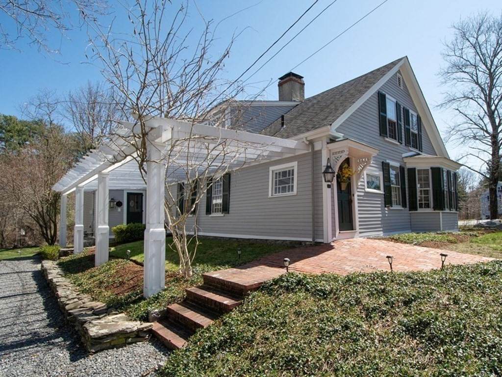48 Central St - Photo 1