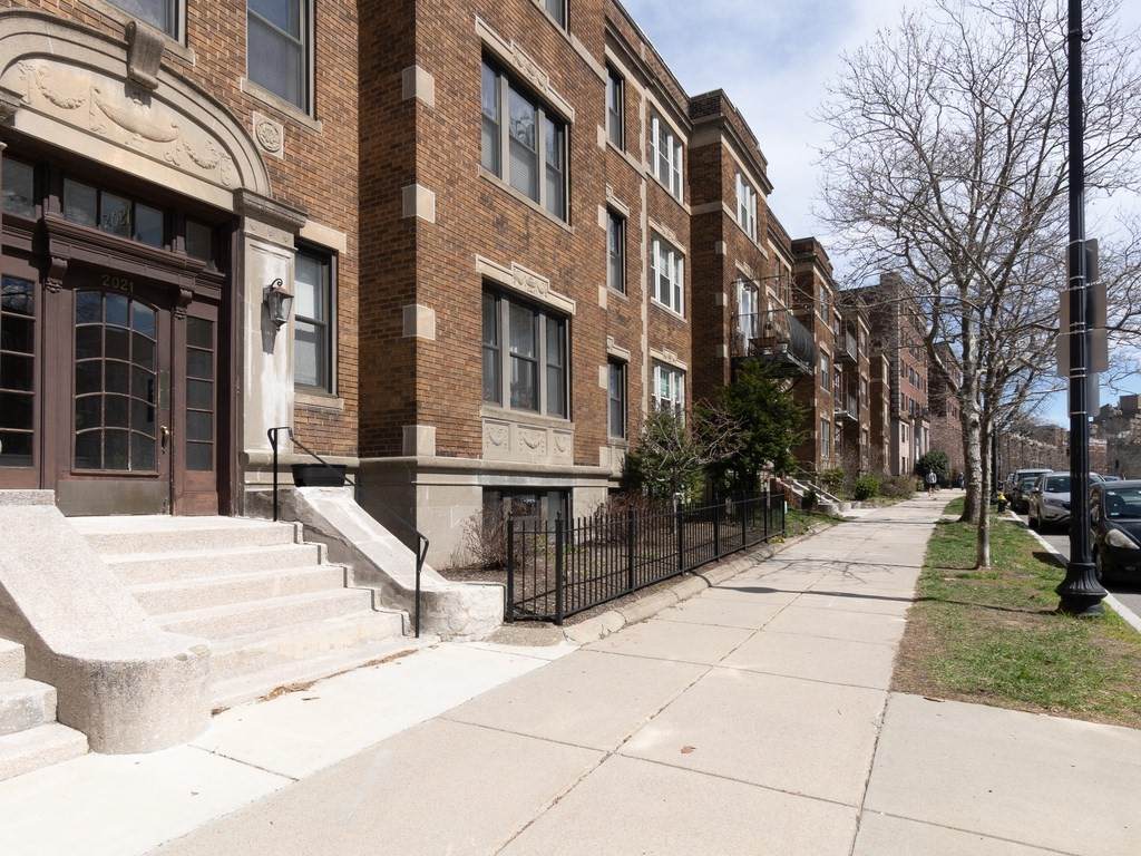 2021 Commonwealth Ave - Photo 1