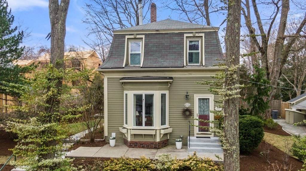 112 Pleasant St - Photo 1