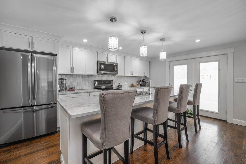 144 W Selden St - Photo 1
