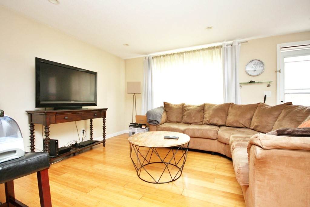 31 California Ave - Photo 1