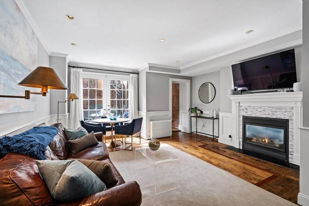 411 Beacon St - Photo 1