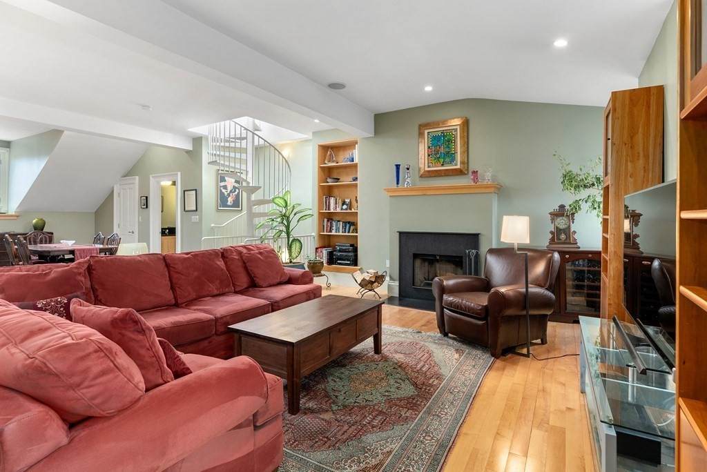 38 West Newton St - Photo 1