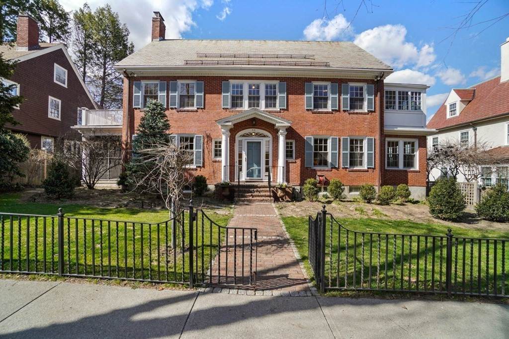 305 Buckminster Rd - Photo 1