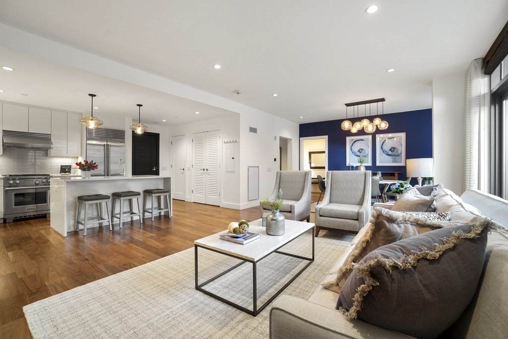 32 Traveler St - Photo 1