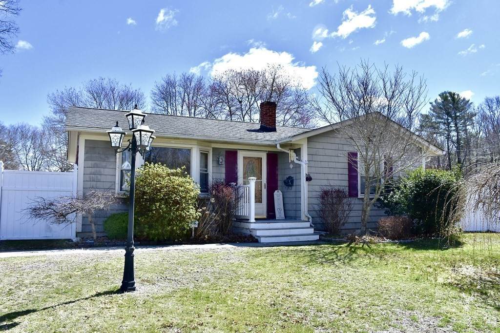 895 Hillcrest Rd - Photo 1