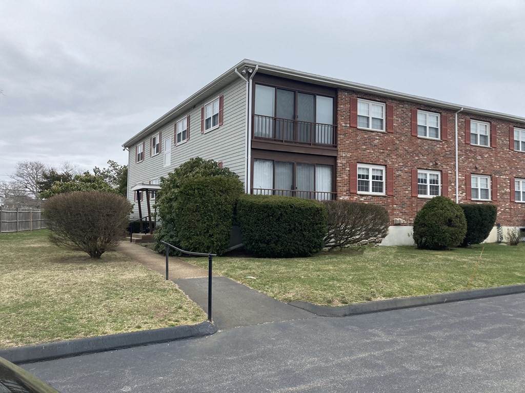 10 Candlewood Lane - Photo 1