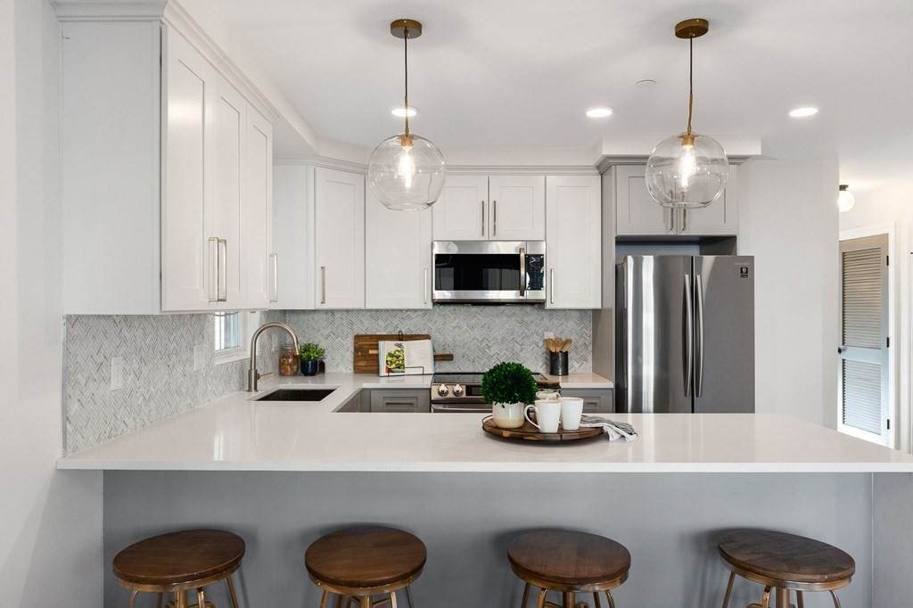337 Chelsea - Photo 1