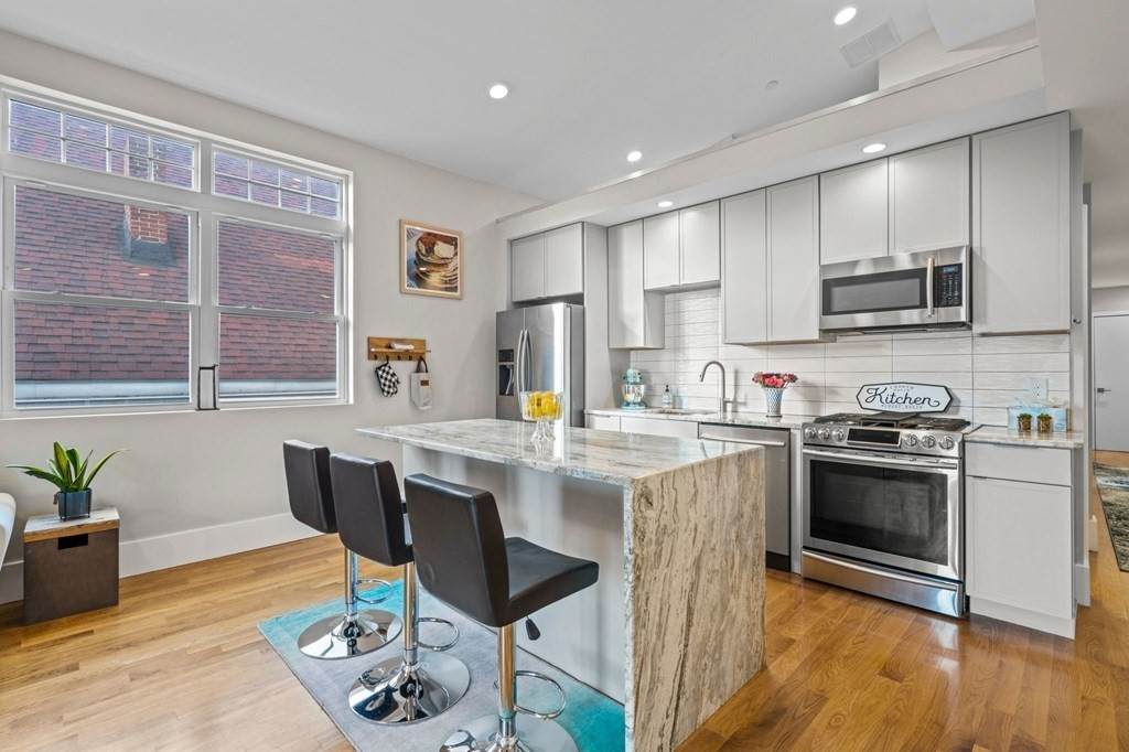 204 Spencer Ave - Photo 1