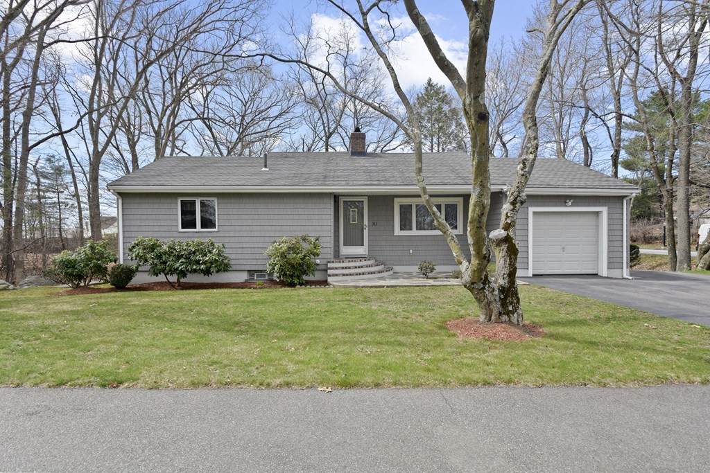 111 Sumner St - Photo 1