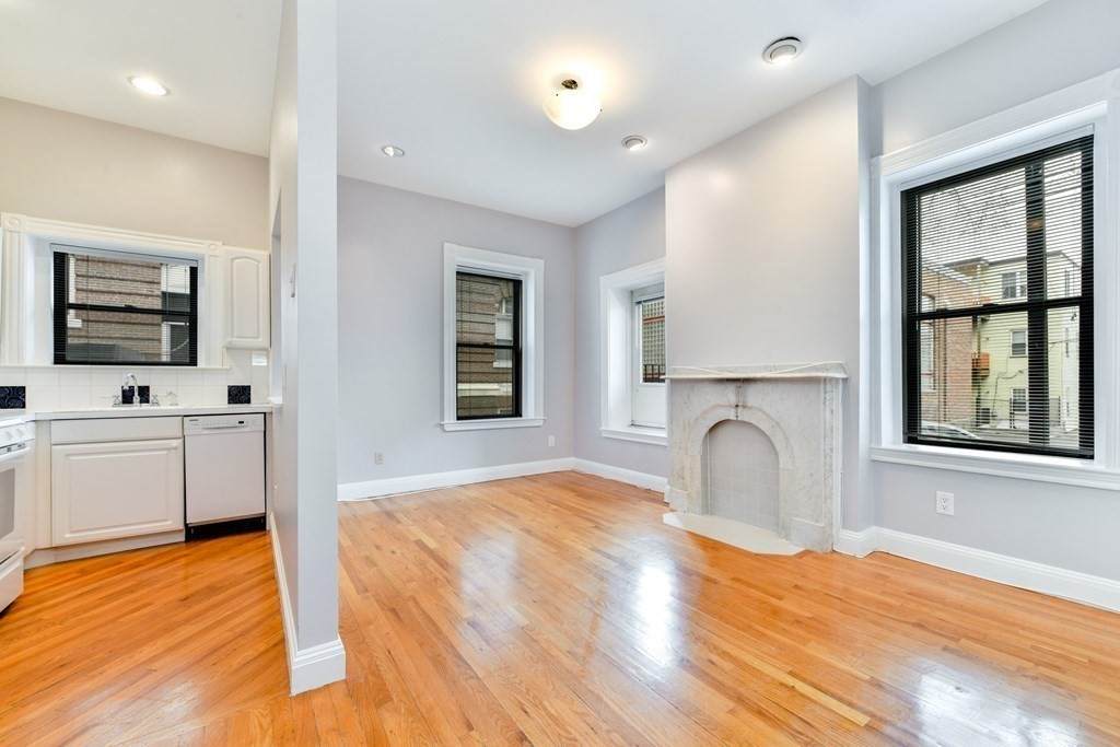 529 E Broadway - Photo 1