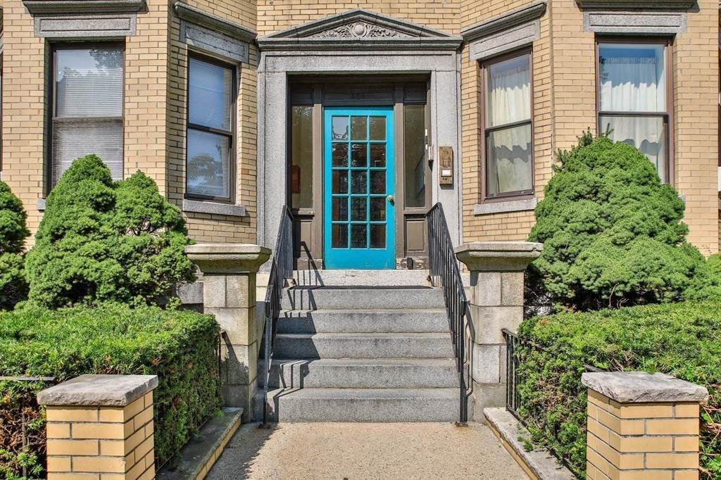 404 Meridian St - Photo 1