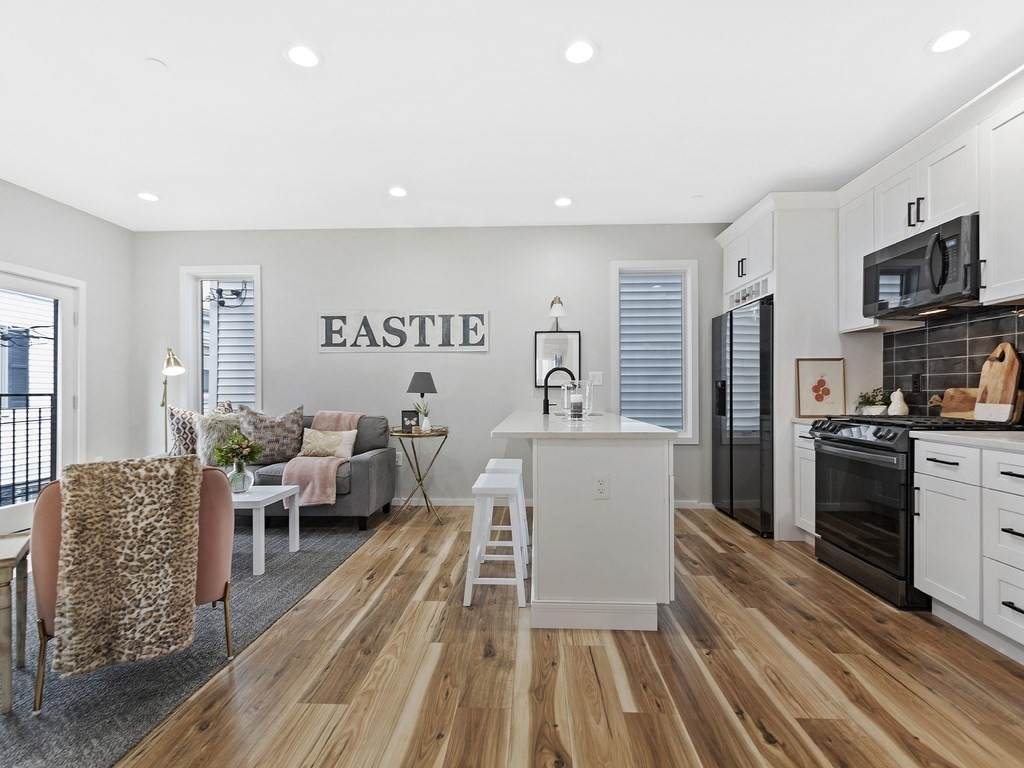254-256 Everett Street - Photo 1