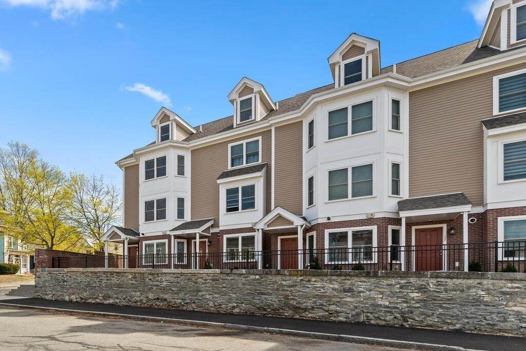 401 E Merrimack St - Photo 1