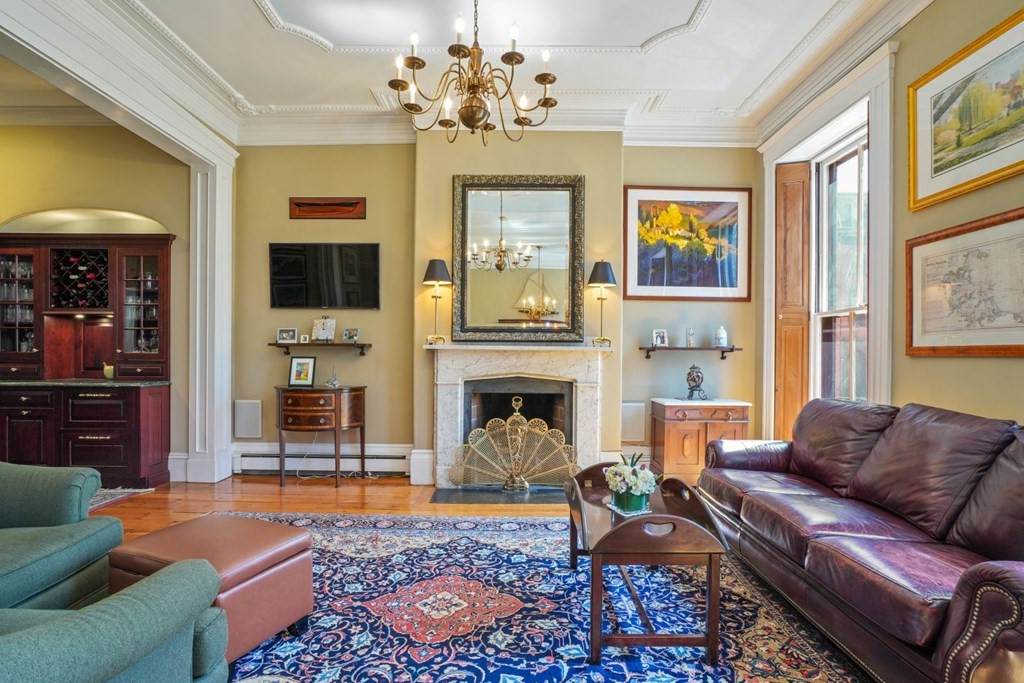 16 Monument Square - Photo 1