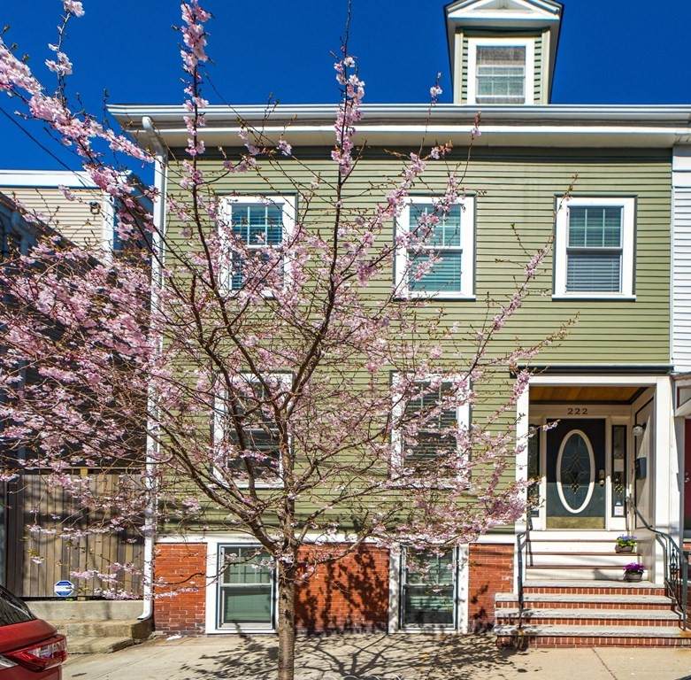 222 W 5Th St - Photo 1