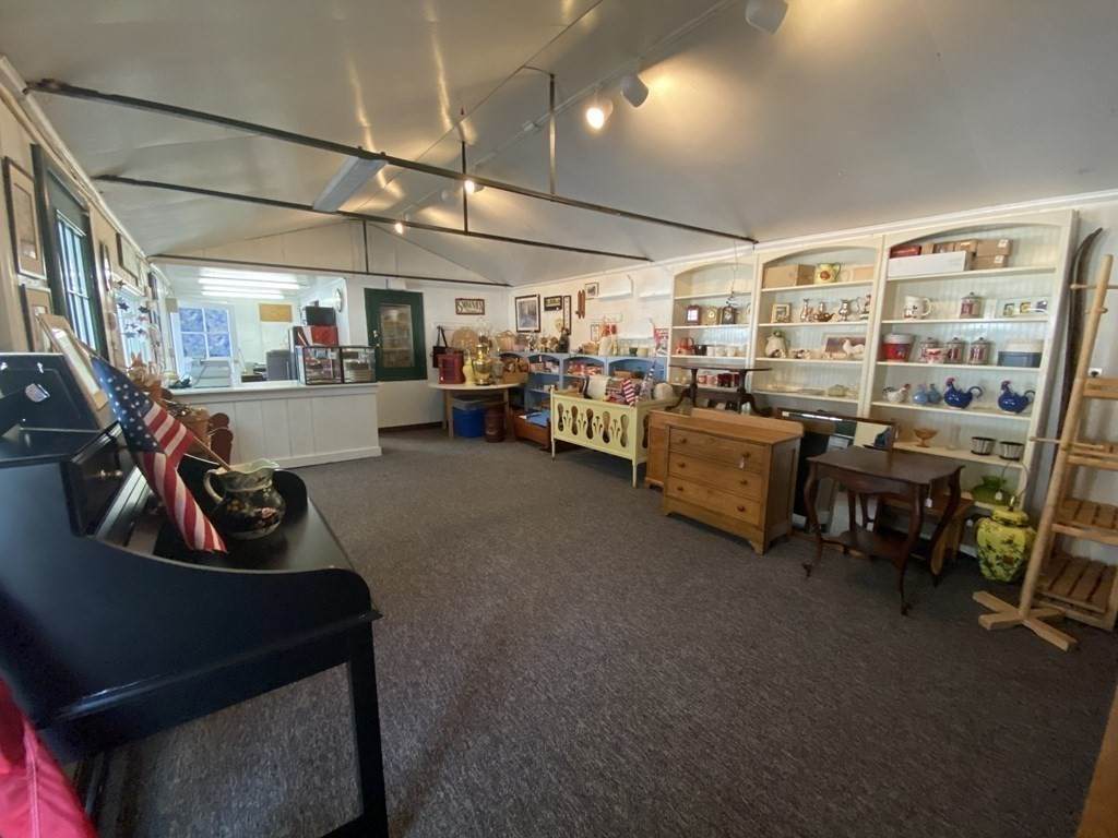 125 E Main St - Photo 1
