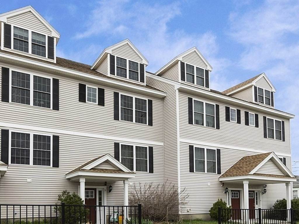 945 Middlesex - Photo 1