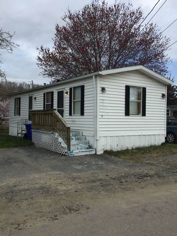 7 Lisa Drive - Photo 1