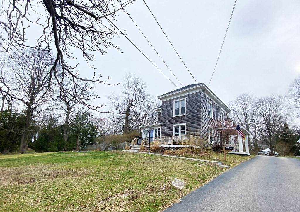 593 Country Way - Photo 1