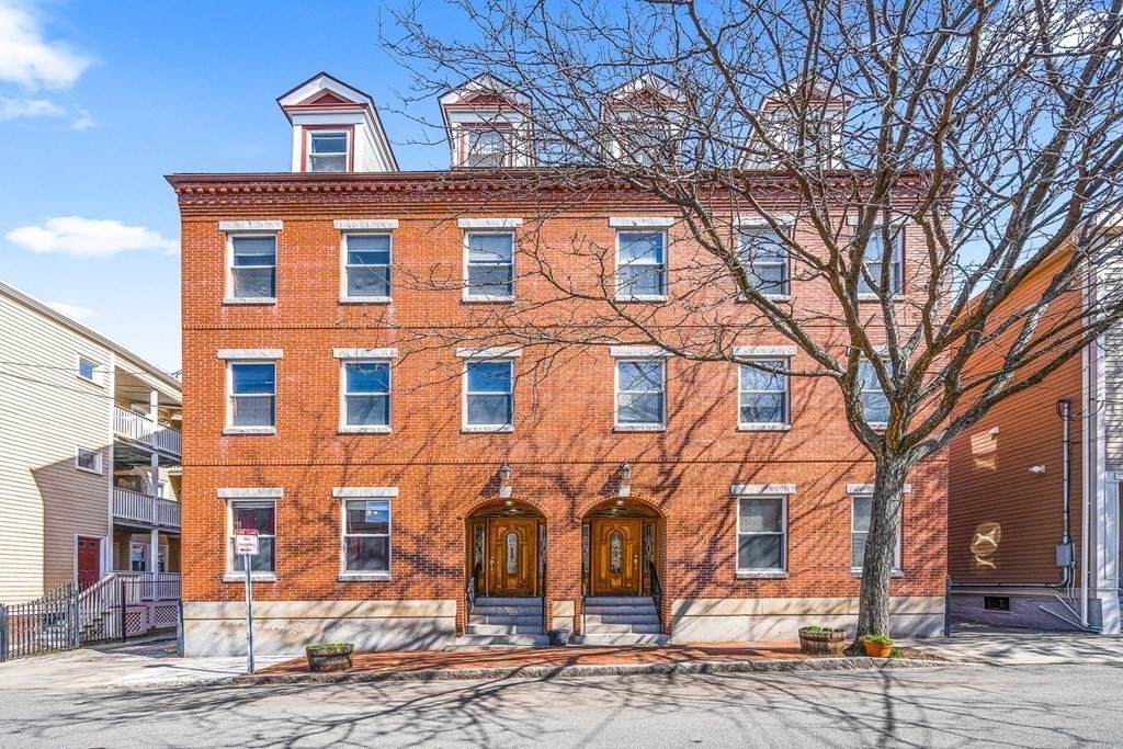 131-133 Spring St - Photo 1