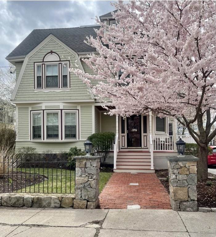 168 Temple St - Photo 1