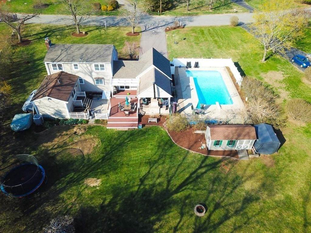 5 Colonial Road - Photo 1