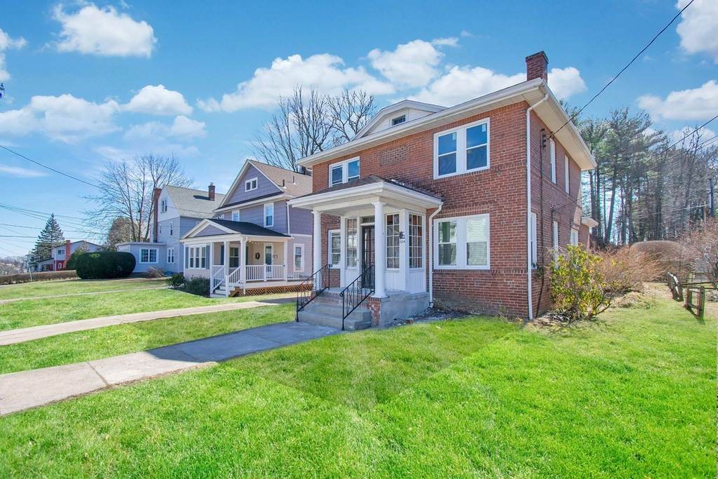324 W Franklin St - Photo 1